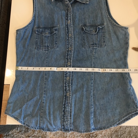 Sleeveless denim top. Soft and lightweight. - Picture 4 of 8